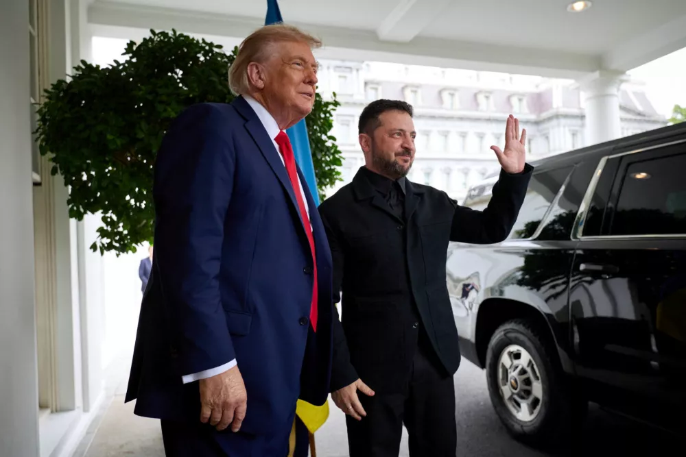 U.S. President Donald Trump and Ukrainian President Volodymyr Zelenskiy meet at the White House, amid negotiations to end the Russian war in Ukraine, in Washington, D.C., U.S., August 18, 2025. Ukrainian Presidential Press Service/Handout via REUTERS ATTENTION EDITORS - THIS IMAGE HAS BEEN SUPPLIED BY A THIRD PARTY. / Foto: Ukrainian Presidential Press Ser