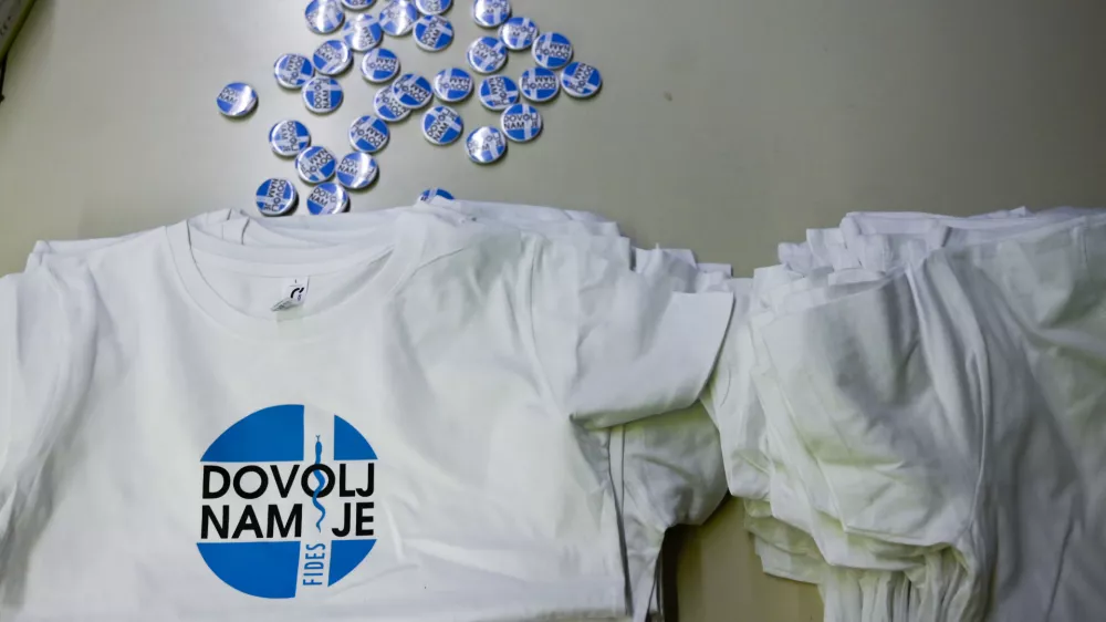 V letu in pol 296 zdravnikov in zobozdravnikov več, vi&scaron;je tudi plače