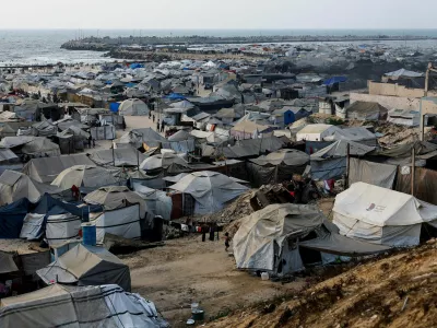 Palestinians, displaced by the Israeli offensive, shelter in a tent camp on a beach amid summer heat in Gaza City, August 12, 2025. REUTERS/Mahmoud Issa