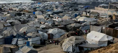Palestinians, displaced by the Israeli offensive, shelter in a tent camp on a beach amid summer heat in Gaza City, August 12, 2025. REUTERS/Mahmoud Issa