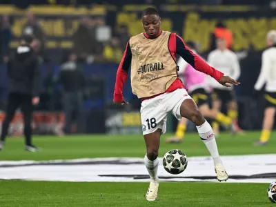 FILED - 04 March 2025, Dortmund: Lille's Bafode Diakite warms up ahead of the UEFA Champions League round of 16 first-leg soccer match between Borussia Dortmund and LOSC Lille at Signal Iduna Park. Photo: Federico Gambarini/dpa