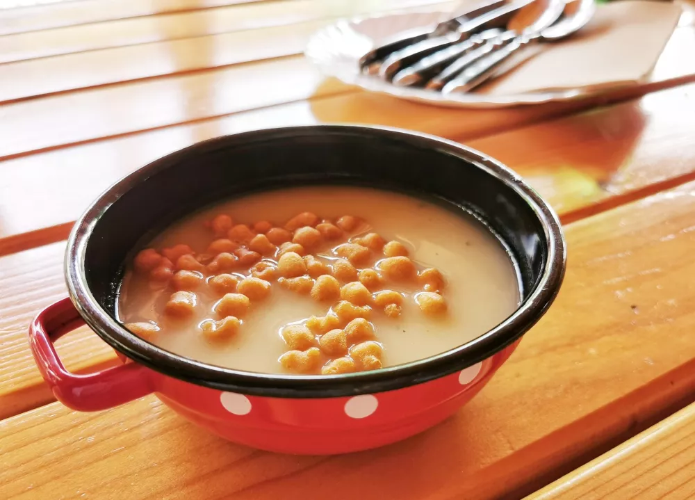 Juha s kroglicami / Foto: Miha First