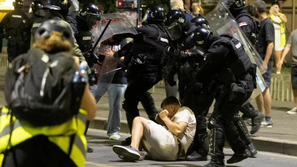 Serbian police detain a demonstrator during standoff between ruling party supporters and anti-government protesters in Belgrade, Serbia, August 13, 2025. REUTERS/Djordje Kojadinovic