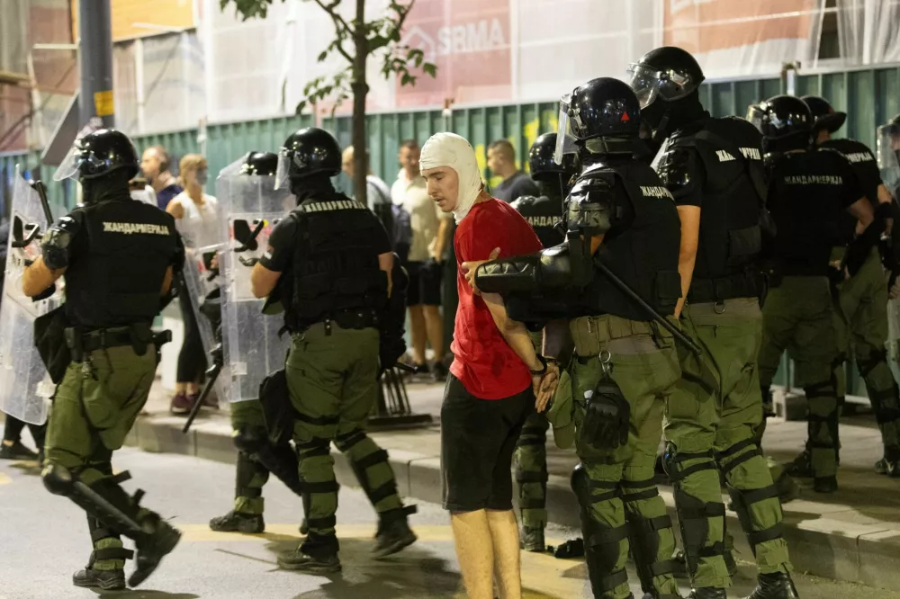 Serbian police detain a demonstrator during standoff between ruling party supporters and anti-government protesters in Belgrade, Serbia, August 13, 2025. REUTERS/Djordje Kojadinovic