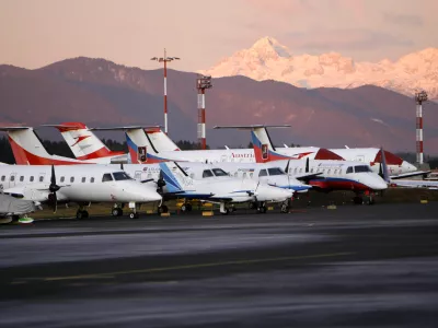 Aerodrom Ljubljana - Letali&scaron;če Jožeta Pučnika Brnik - ilustrativna fotografija - letalo//FOTO: Tomaž Skale 