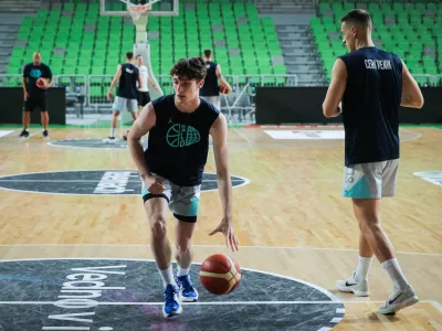 Ljubljana, dvorana Stozice.Trening moske clanske kosarkarske reprezentance v okviru priprav na evropsko prvenstvo.Kosarkar Mark Padjen.