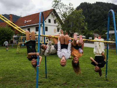 - Dome EMAVS Zg Gorje pri Bledu, Zavod za letovanje in rekreacijo otrok,- 06.08.2025. - Reportaža o prostovoljcih v počivali&scaron;čih in letovi&scaron;čiha za otroke in mladino.//FOTO: Bojan Velikonja / Foto: Bojan Velikonja