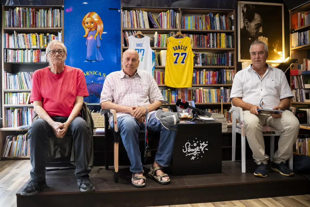 Primož Repar Ivo DaneuSergio Tavčar20.08.2025 - Predstavitev knjige 77: Osrečenost v času Luke Dončića Foto: Nik Erik Neubauer 