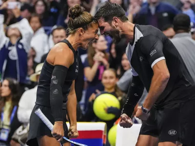 Sara Errani, left, of Italy, and Andrea Vavassori, of Italy, celebrate after winning the mixed doubles semifinal at the U.S. Open tennis championships, Wednesday, Aug. 20, 2025, in New York. (AP Photo/Yuki Iwamura)