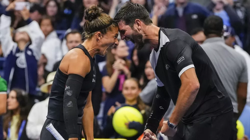Sara Errani, left, of Italy, and Andrea Vavassori, of Italy, celebrate after winning the mixed doubles semifinal at the U.S. Open tennis championships, Wednesday, Aug. 20, 2025, in New York. (AP Photo/Yuki Iwamura)