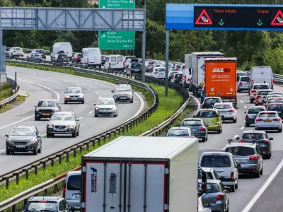 Odsek Brdo Kozarje- 11.08.2017 &ndash; ljubljanska zahodna obvoznica - zgo&scaron;čen promet - gost promet z zastoji - kolone vozil - prometni zastoj -  //FOTO: Bojan Velikonja