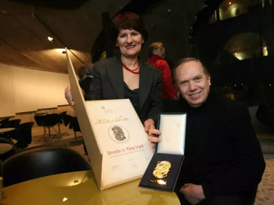 dobitnika zlate plakete za življensko delo lutkarja Breda in Tine Varl&nbsp;&nbsp;- Javni sklad RS za kulturne dejavnosti - podelitev zlatih in srebrnih plaket&nbsp; za življenjsko delo in izjemne dosežke na podrocju kulturnih dejavnosti za leto 2010;&nbsp;&nbsp;/FOTO; Matej Pov&scaron;e