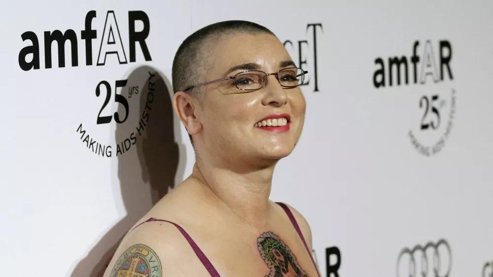 Irish singer and songwriter Sinead O'Connor poses at the amfAR's Inspiration LA Gala in Hollywood, California in this October 27, 2011 file photo. O'Connor has ended her fourth marriage after just 16 days, blaming pressure and disapproval from the family and friends of her new husband Barry Herridge. The 46-year-old Irish singer said on her blog that the marriage went wrong three hours after the December 8, 2011 ceremony in Las Vegas and that the pair had lived together for only seven days before splitting on Christmas Eve. REUTERS/Mario Anzuoni/Files (UNITED STATES - Tags: ENTERTAINMENT)