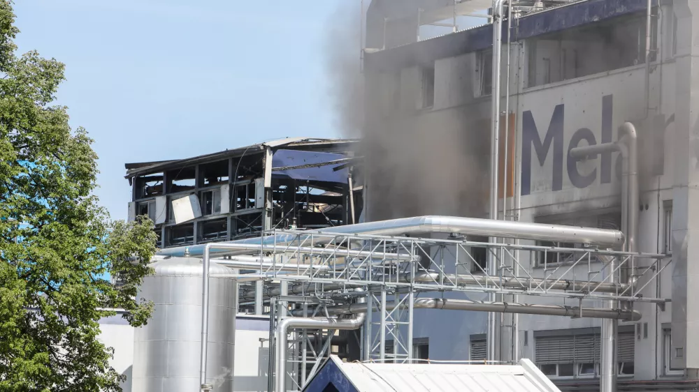 - 12.05.2022 &ndash; Kočevje &ndash; požar - eksplozija v kemični tovarni Melamin - razneslo kotel v proizvodnji - po&scaron;kodovanih več kot dvajset oseb, dve osebi huje opečeni //FOTO: Bojan Velikonja