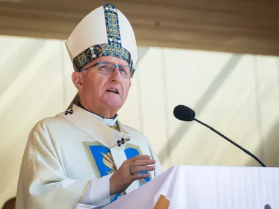 Brezje, Bazilika.Osrednja masa ob Marijinem vnebovzetju, ki jo je vodil ljubljanski nadskof in metropolit Stanislav Zore, ter ponovna slovesna izrocitev slovenskega naroda Bozji materi Mariji.