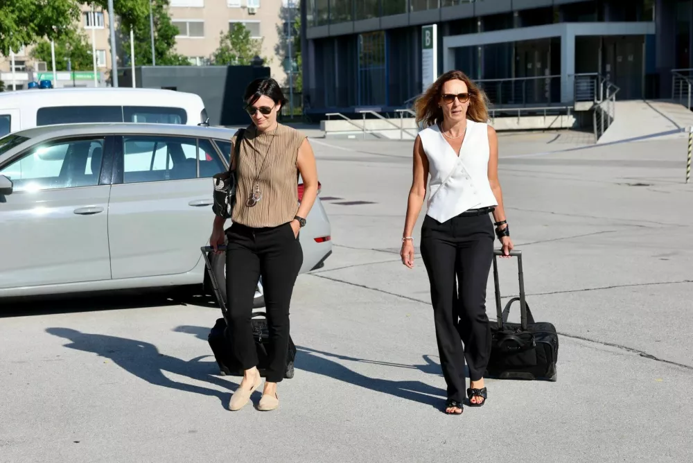 Tožilki &Scaron;pela Brezigar (levo) in Nevena Vukčević (desno) na sojenju za mafijski umor Satka Zovka. 