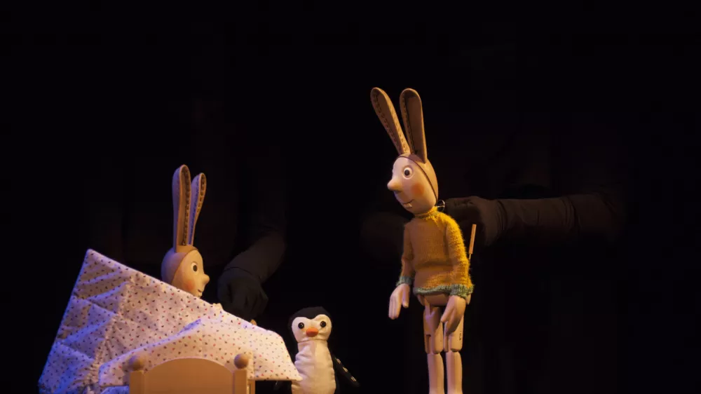 Likovna zasnova Silvana Omerzuja za lutkovno predstavo Karelčkove zgodbice v Lutkovnem gledali&scaron;ču Ljubljana, 2017 