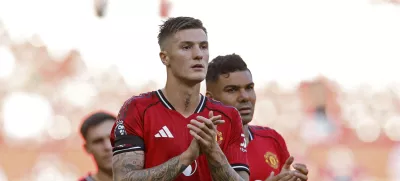 Soccer Football - Premier League - Manchester United v Arsenal - Old Trafford, Manchester, Britain - August 17, 2025 Manchester United's Benjamin Sesko looks dejected after the match Action Images via Reuters/Jason Cairnduff EDITORIAL USE ONLY. NO USE WITH UNAUTHORIZED AUDIO, VIDEO, DATA, FIXTURE LISTS, CLUB/LEAGUE LOGOS OR 'LIVE' SERVICES. ONLINE IN-MATCH USE LIMITED TO 120 IMAGES, NO VIDEO EMULATION. NO USE IN BETTING, GAMES OR SINGLE CLUB/LEAGUE/PLAYER PUBLICATIONS. PLEASE CONTACT YOUR ACCOUNT REPRESENTATIVE FOR FURTHER DETAILS..