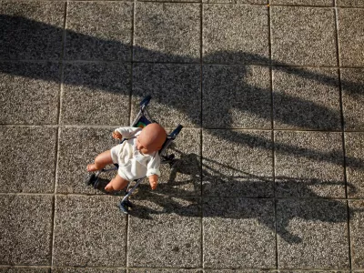 simbolična fotografija - nasilje nad otroci - pedofilija - Hi&scaron;a zavetja Palčica - prehodni dom za zlorabljene otroke v pred&scaron;olskem obdobju stare od 0 do 6 let, Brvace 41 - Grosuplje//FOTO: Luka CjuhaOPOMBA: ZA OBJAVO V PRILOGI - DNEVNIKOV OBJEKTIV - INTERVJU 2012