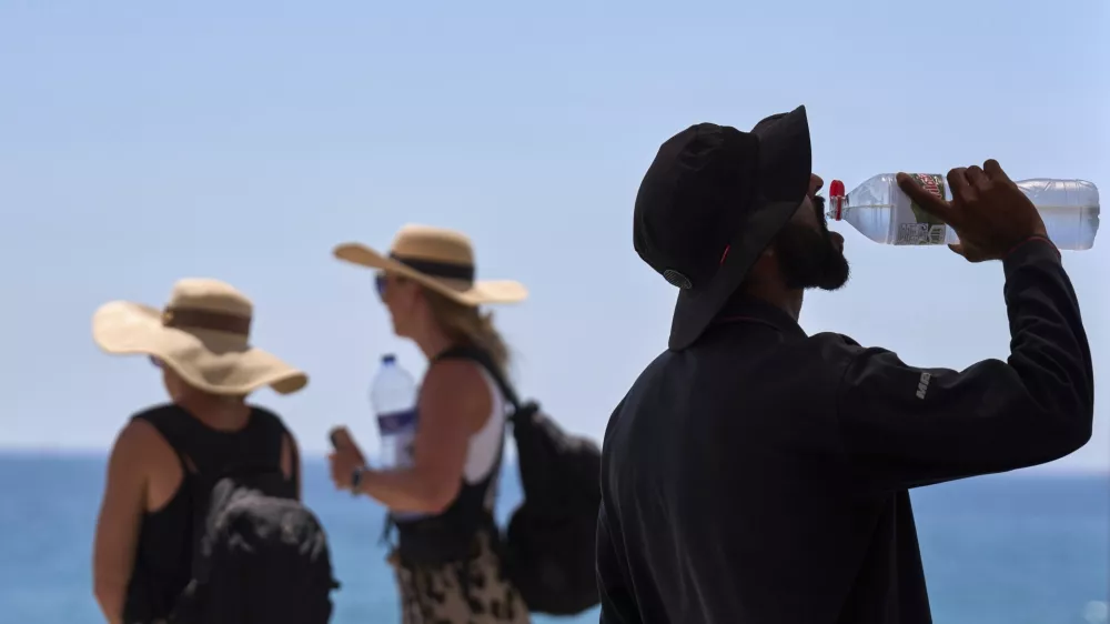 Eden zadnjih velikih vročinskih valov je&nbsp;udaril po &Scaron;paniji. Prizor je iz Barcelone. / Foto: AP