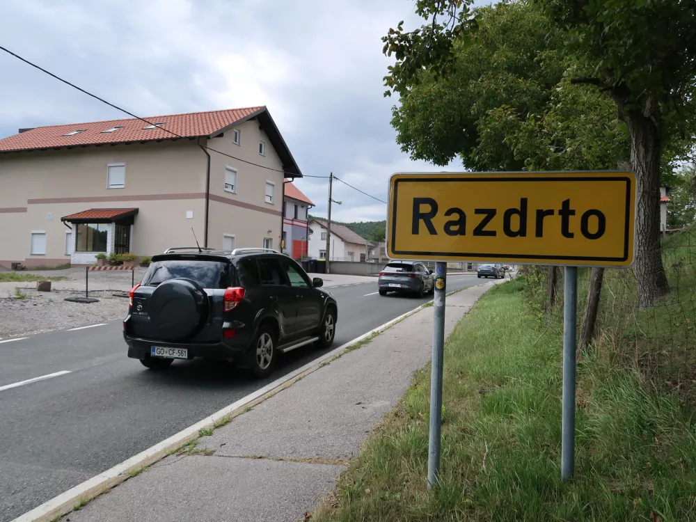 Rebernice, Podnanos, Razdrto, hitra cesta, Lozice, Podraga, kolone, promet / Foto: Nata&scaron;a Bucik Ozebek