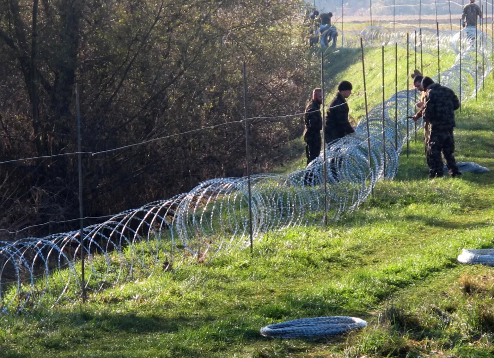 Postavljanje meje ob Sotli v breži&scaron;ki občiniMejaBrežice
