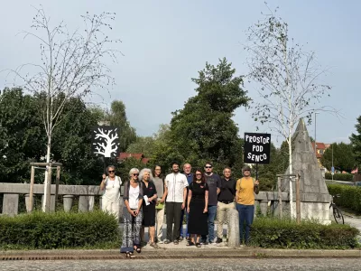 Podpisniki so ob posu&scaron;enih drevesih pojasnili ključne &scaron;tiri zahteve. Foto: Tamara Čalo&scaron;ević