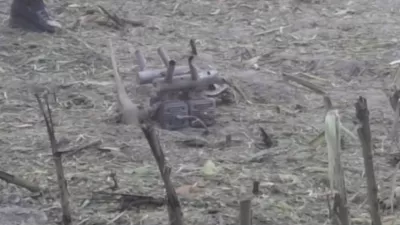 Posnetek padlega drona na Poljskem, predvidoma naj bi &scaron;lo za iranski tip &Scaron;ahed, ki ga uporablja Rusija.