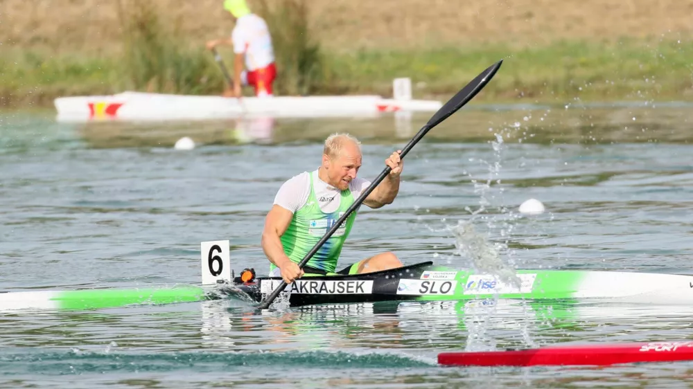 Jo&scaron;t Zakraj&scaron;ek, kajak na mirnih vodah