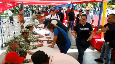 Venezuelan government supporters enlist in the Bolivarian National Militia following Venezuelan President Nicolas Maduro's call for a nationwide recruitment drive, amid rising tensions with the United States over the deployment of U.S. warships in the region, in Caracas, Venezuela, August 23, 2025. REUTERS/Leonardo Fernandez Viloria