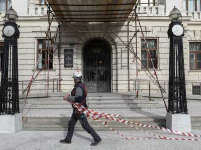- 19.11.2021 simbolična fotografija - sodi&scaron;če - vi&scaron;je - okrožno Tavčarjeva 9//FOTO: Luka Cjuha.