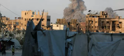 Smoke rises following an Israeli strike, in Gaza City, August 21, 2025. REUTERS/Dawoud Abu Alkas