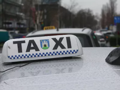 09.02.2021., Zagreb - Novoosnovani Nezavisni sindikat vozaca taksija odrzao prosvjed upozorenja, ispred sjedista Bolta u Radnickoj cesti.rPhoto: Matija Habljak/PIXSELL