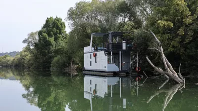 - 20.08.2025 - ogled plavajočih hi&scaron;k na Ljubljanici//FOTO: Jaka Gasar