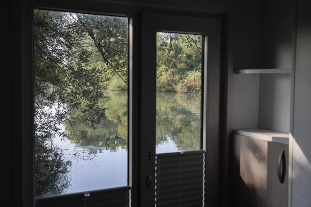 - 20.08.2025 - ogled plavajočih hi&scaron;k na Ljubljanici//FOTO: Jaka Gasar