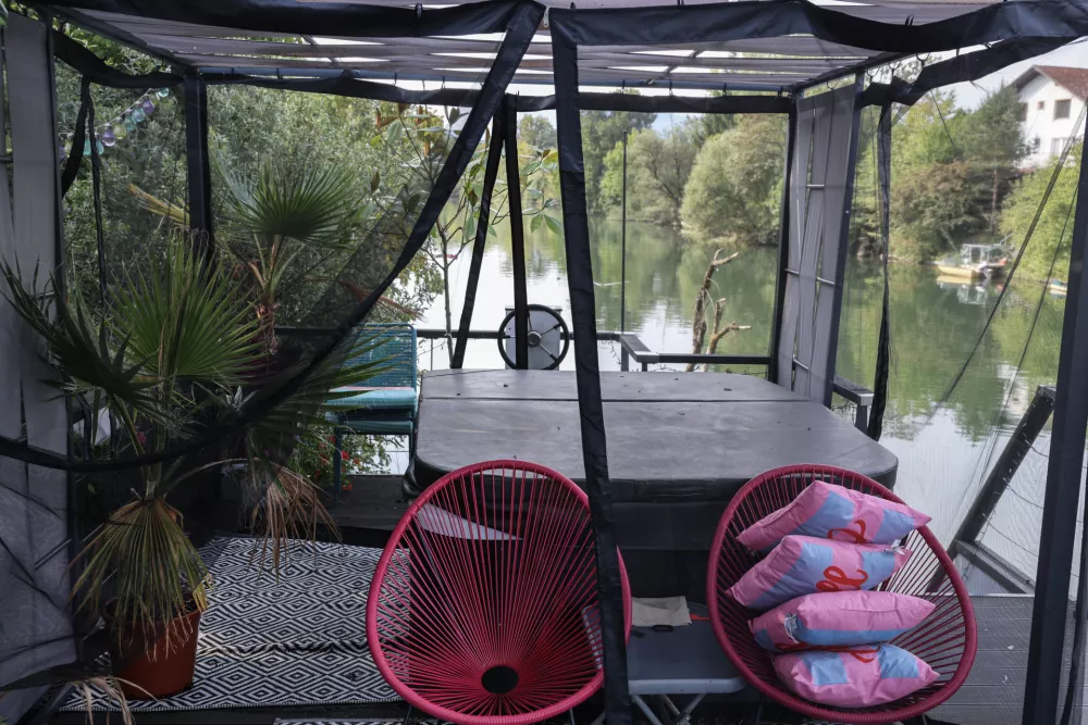 - 20.08.2025 - ogled plavajočih hi&scaron;k na Ljubljanici//FOTO: Jaka Gasar