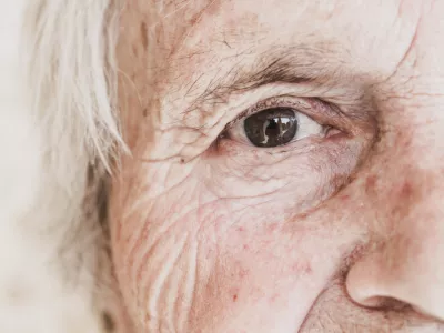 Čas se na vsakem od nas kaže nekoliko drugače. / Foto: Istock