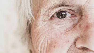 Čas se na vsakem od nas kaže nekoliko drugače. / Foto: Istock