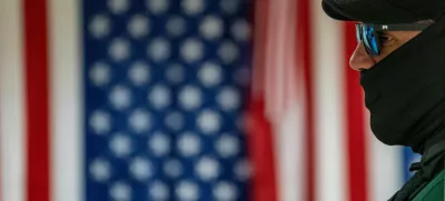 FILE PHOTO: A U.S. Customs and Border Protection officer stands guard as he waits to make detainments at U.S. immigration court in Manhattan, in New York City, U.S., July 22, 2025. REUTERS/David 'Dee' Delgado/File Photo