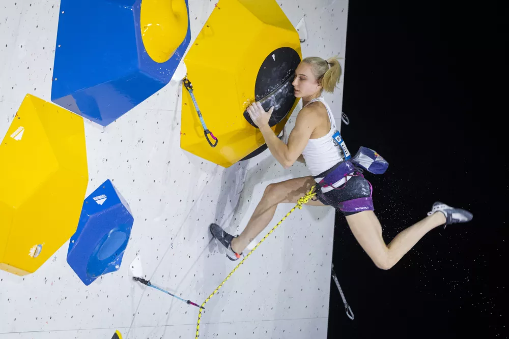 Koper, Plezalni center Koper.Tekma svetovnega pokala v tezavnostnem plezanju v Kopru.V zenski konkurenci je slavila olimpijska prvakinja iz Pariza Janja Garnbret.