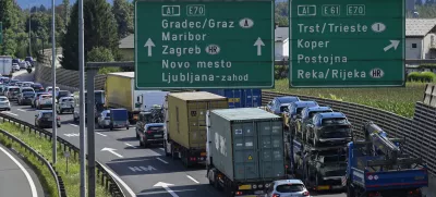 Gneča - simbolična fotografijaDARSavtocestacestazastojiprometrazcep Kozarjesmer Brezovicazastojgneča na cestah22.08.2025 - Gneča na avtocesti pri razcepu KozarjeFoto: Nik Erik Neubauer 