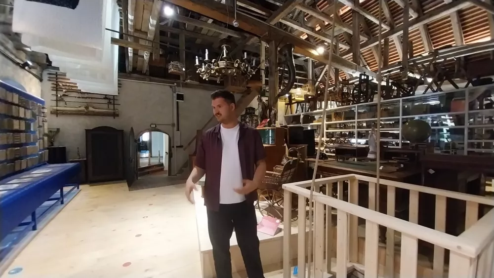 Trži&scaron;ka zgodovina med tramovi Pollakove kajže