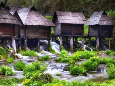 Historical structures of Anatolia, mosques, bridges, inns, schools, roads and walls in modern cities. Historical artifacts and structures from the Roman, Byzantine, Seljuk and Ottoman periods.