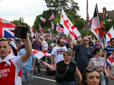 Protesters take part in an anti-immigration demonstration, following Tuesday's High Court ruling in London that granted a temporary injunction to stop asylum seekers from being housed at the The Bell Hotel, in Epping, Britain, August 24, 2025. REUTERS/Jaimi Joy