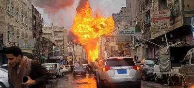 A fire ball rises from the site of an Israeli air strike in Sanaa, Yemen August 24, 2025. REUTERS/Stringer   TPX IMAGES OF THE DAY