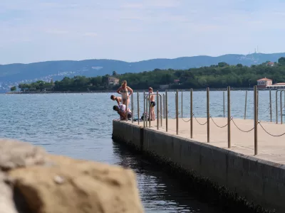 Poletje, morje, plaža, Ankaran, kopalci