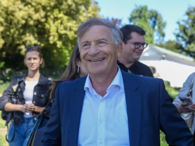 25.08.2025 - Karel Erjavec - ZAUPANJE - stranka - volilni plakat - jumbo plakat izjava za medije predsednika stranke Zaupanje Karla Erjavca ob zagonu plakatne kampanje, na kateri bo predstavil pomen gesla, ključne vrednote in nadaljnje korake strankeFoto: Luka Cjuha