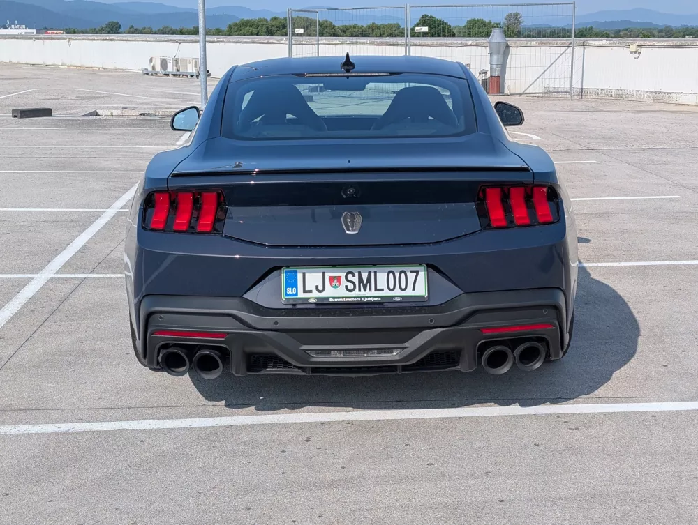 Ford mustang dark horse