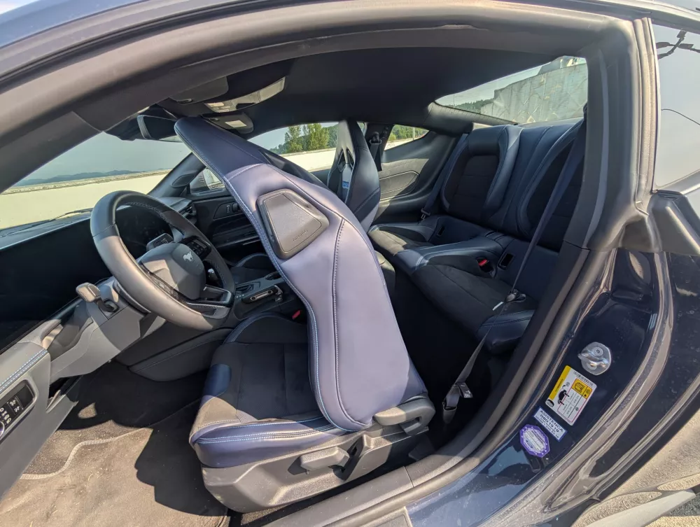 Ford mustang dark horse