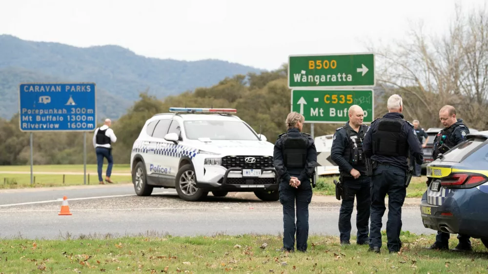 Victorian Police stand at the scene of a shooting in Porepunkah, Victoria, Australia, August 26, 2025. Parts of a rural town, including a primary school, have been placed into lockdown after two police officers were reportedly shot dead and a third critically injured. AAP/Simon Dallinger via REUTERS  ATTENTION EDITORS - THIS IMAGE WAS PROVIDED BY A THIRD PARTY. NO RESALES. NO ARCHIVE. AUSTRALIA OUT. NEW ZEALAND OUT. NO COMMERCIAL OR EDITORIAL SALES IN NEW ZEALAND. NO COMMERCIAL OR EDITORIAL SALES IN AUSTRALIA.